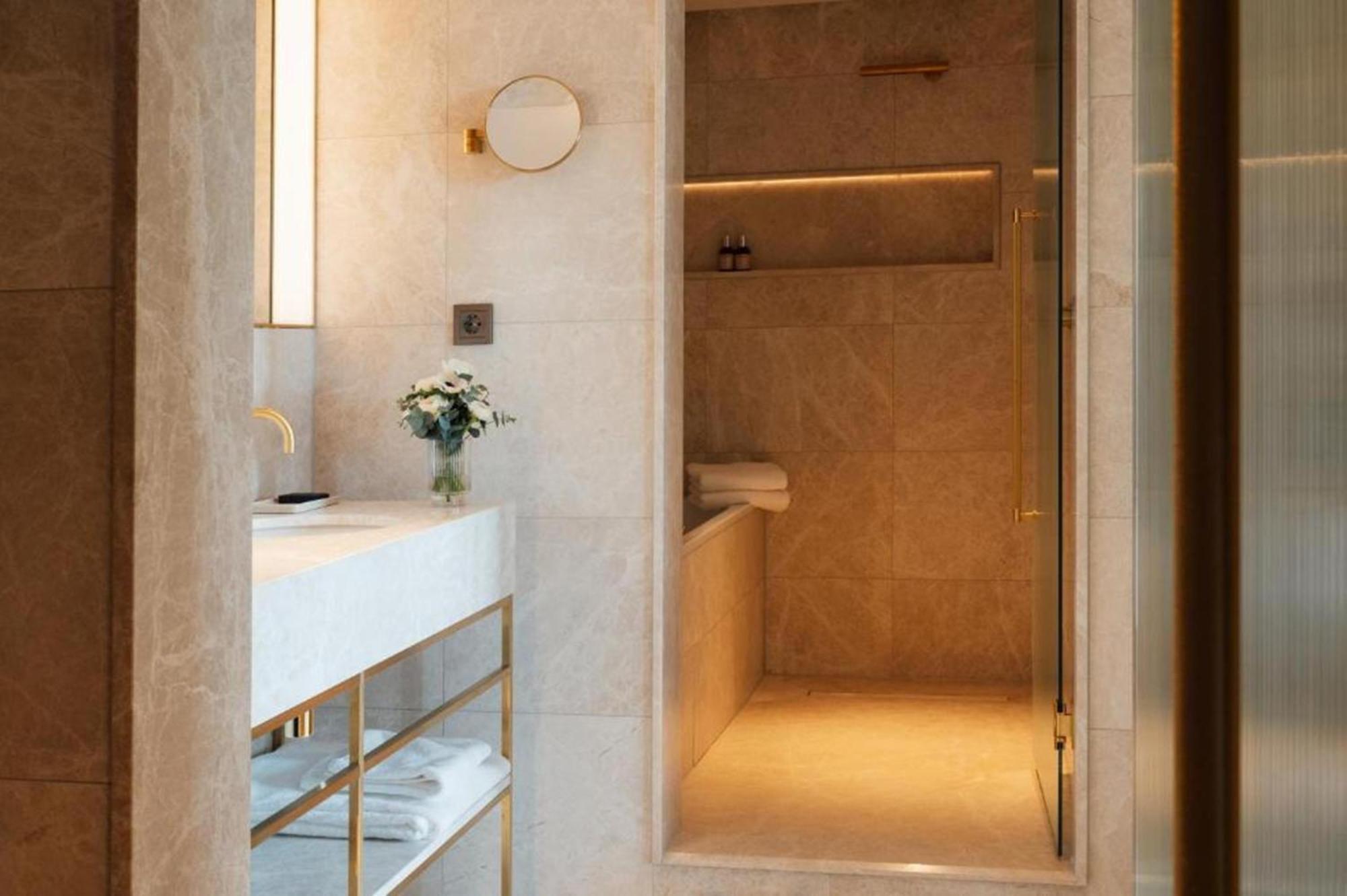 Almanac Palais Vienna酒店 外观 照片 A shower cubicle