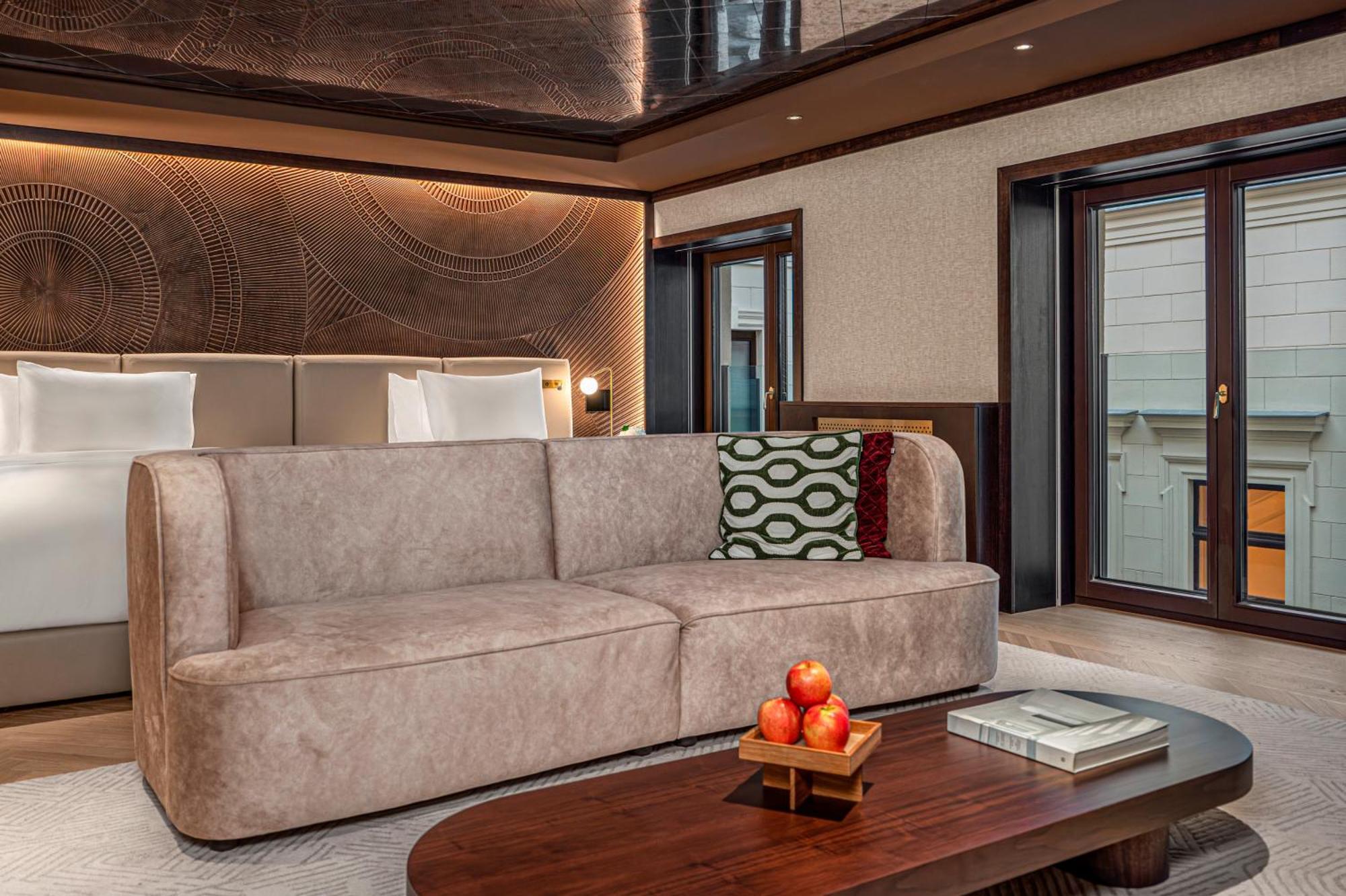 Almanac Palais Vienna酒店 外观 照片 The interior of the 100m motor yacht